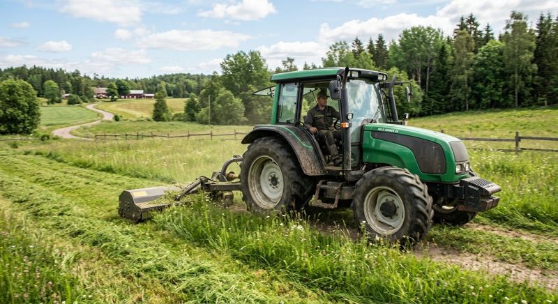 Tractor Mowing in Waldorf, MD